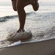 person-running-at-the-beach-2968388